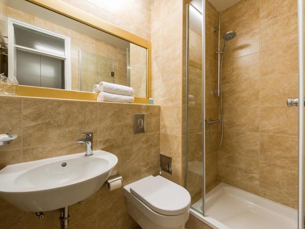 Hotel Jadran : photo 8 de la chambre chambre double - vue sur parc