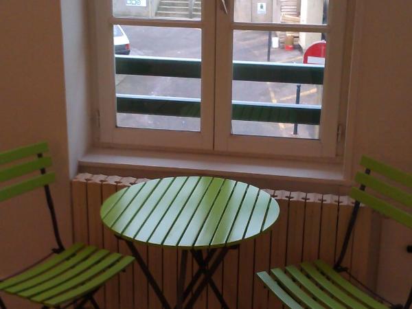 Les Galets Bleus : photo 10 de la chambre studio supérieur avec baignoire spa - vue sur mer (2 adultes)