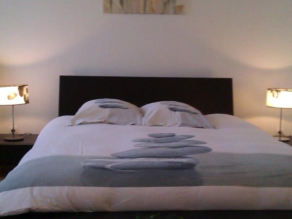 Les Galets Bleus : photo 5 de la chambre studio supérieur avec baignoire spa - vue sur mer (2 adultes)