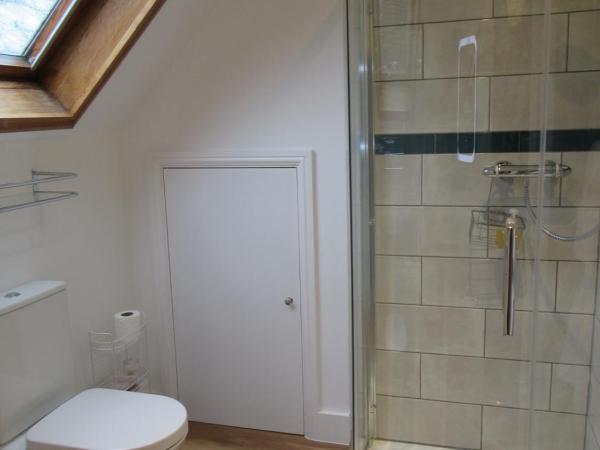 Acorn Guest House : photo 2 de la chambre chambre lits jumeaux avec salle de bains privative séparée