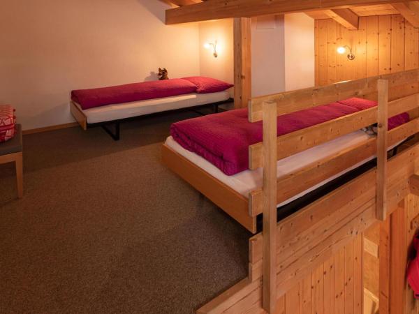 Hotel Alpenblick : photo 4 de la chambre chambre familiale (6 adultes) avec salle de bains privative