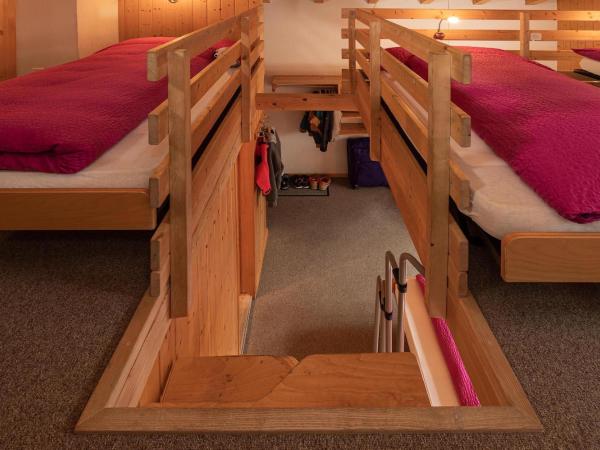 Hotel Alpenblick : photo 5 de la chambre chambre familiale (6 adultes) avec salle de bains privative