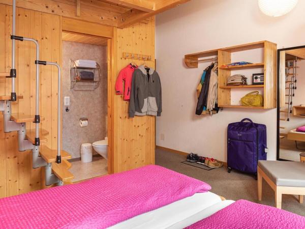 Hotel Alpenblick : photo 6 de la chambre chambre familiale (6 adultes) avec salle de bains privative