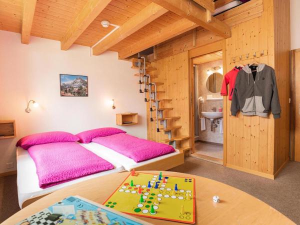 Hotel Alpenblick : photo 7 de la chambre chambre familiale (6 adultes) avec salle de bains privative