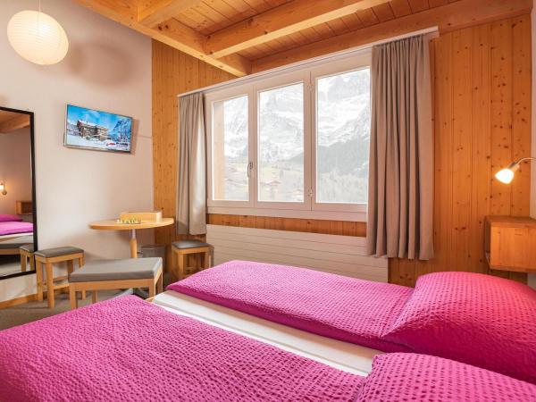 Hotel Alpenblick : photo 8 de la chambre chambre familiale (6 adultes) avec salle de bains privative