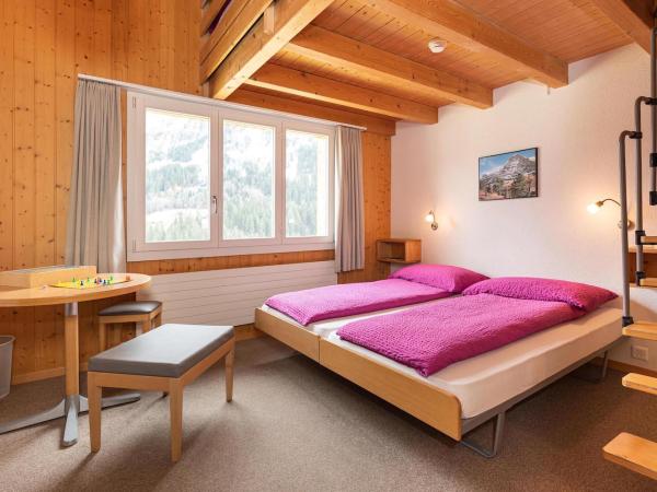 Hotel Alpenblick : photo 1 de la chambre chambre familiale (6 adultes) avec salle de bains privative