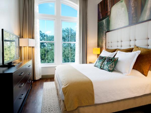 Hotel Indigo Savannah Historic District, an IHG Hotel : photo 7 de la chambre suite lit king-size avec canapé-lit