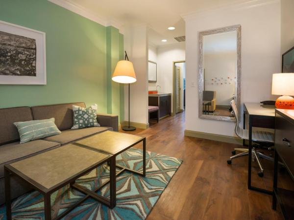 Hotel Indigo Savannah Historic District, an IHG Hotel : photo 5 de la chambre suite 2 chambres - vue sur ville