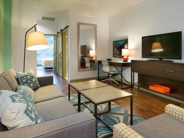 Hotel Indigo Savannah Historic District, an IHG Hotel : photo 9 de la chambre suite 2 chambres - vue sur ville