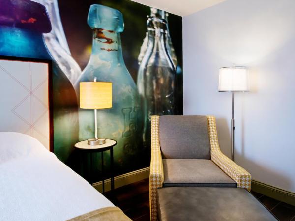 Hotel Indigo Savannah Historic District, an IHG Hotel : photo 7 de la chambre chambre lit king-size