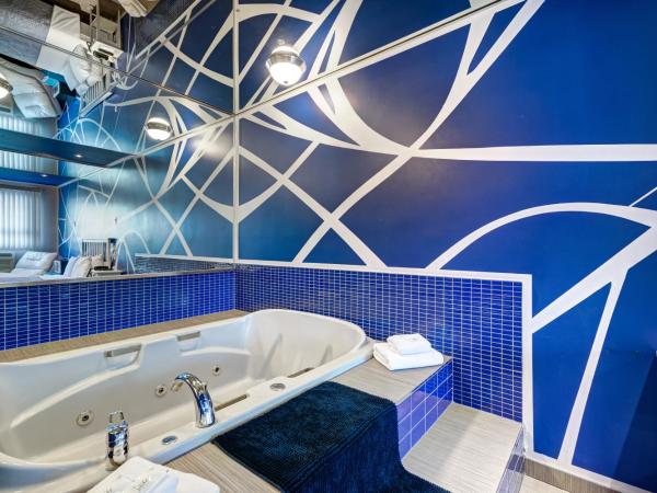 Auberge St. Jacques : photo 3 de la chambre chambre lit queen-size avec baignoire spa