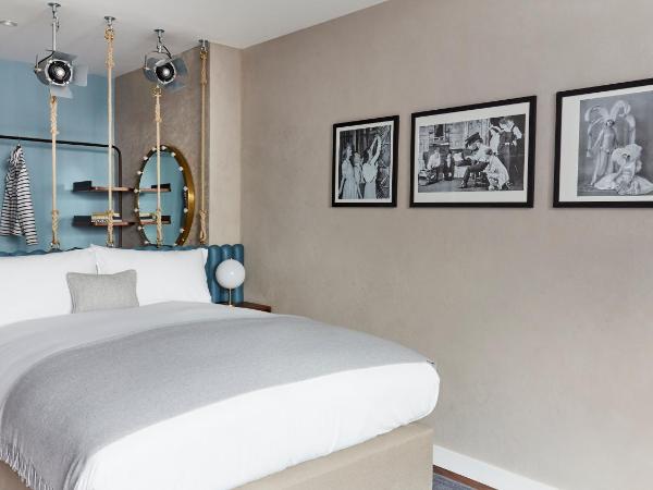 Hotel Indigo London - 1 Leicester Square, an IHG Hotel : photo 7 de la chambre chambre lit queen-size premium - vue sur ville