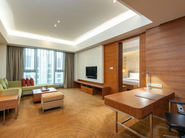 Holiday Inn Shanghai Hongqiao, an IHG Hotel : photo 4 de la chambre suite 1 chambre lit king-size
