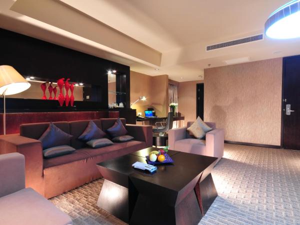 Holiday Inn Xi'an Greenland Century City, an IHG Hotel : photo 3 de la chambre one-bedroom suite lounge access
