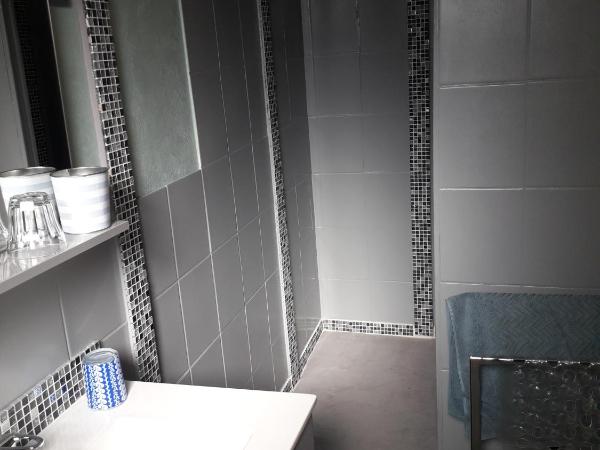 Chambres d'Hôtes de l'Ile du Saule : photo 5 de la chambre chambre double - vue sur jardin