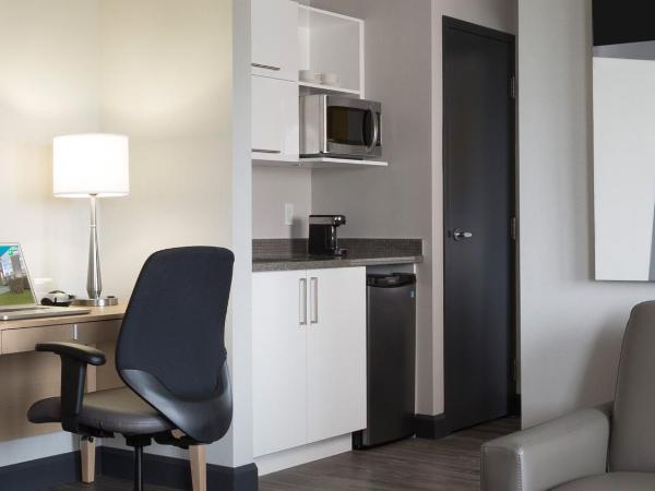 Holiday Inn Express Quebec City-Sainte Foy, an IHG Hotel : photo 7 de la chambre suite - non-fumeurs