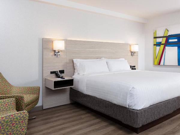 Holiday Inn Express Quebec City-Sainte Foy, an IHG Hotel : photo 10 de la chambre standard king room with extra floor space