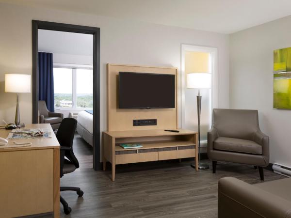 Holiday Inn Express Quebec City-Sainte Foy, an IHG Hotel : photo 3 de la chambre suite 1 chambre avec canapé-lit