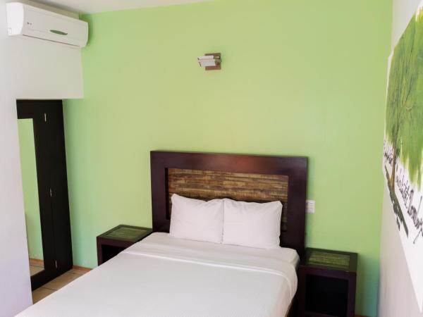 Happy Express Hotel : photo 4 de la chambre chambre double avec salle de bains privative