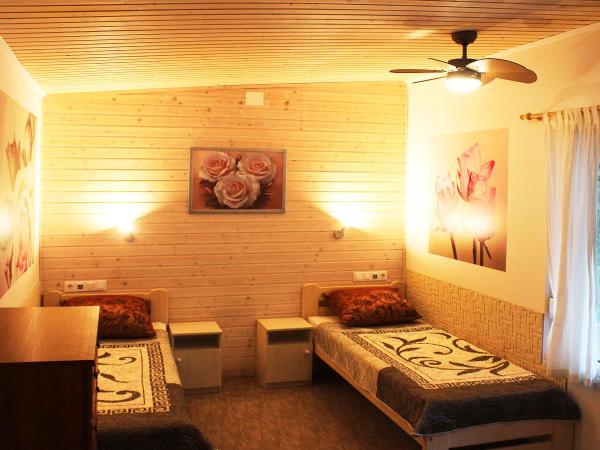 White & Quiet Apartment House : photo 1 de la chambre chambre lits jumeaux avec terrasse