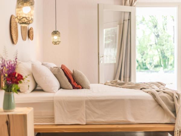 Luna Inn B&B : photo 6 de la chambre chambre double - vue sur jardin