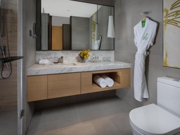 Holiday Inn Nanjing Harbour, an IHG Hotel : photo 1 de la chambre chambre lit king-size standard avec vue sur le port