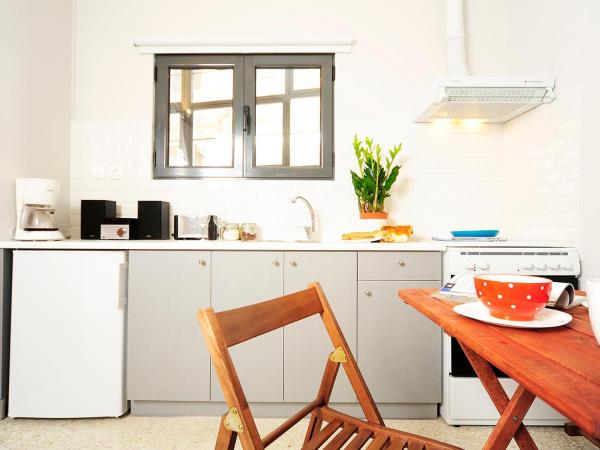 Live in Athens, PSYRRI Central Apartments : photo 6 de la chambre studio rez-de-chaussée - vivre à athènes # 5