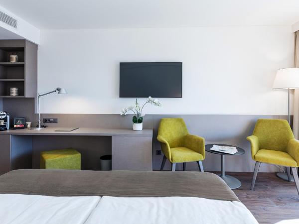 Hotel Lago Maggiore - Welcome! : photo 6 de la chambre chambre double ou lits jumeaux de luxe - vue partielle sur lac