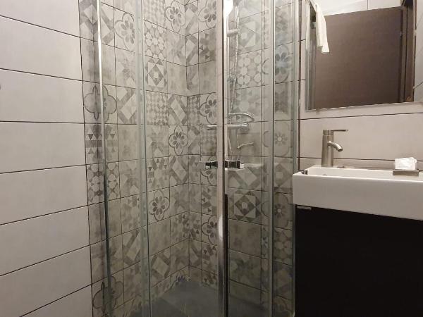 Interno1 Bari Policlinico : photo 4 de la chambre chambre triple avec salle de bains privative