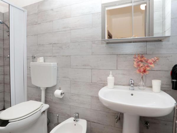 Interno1 Bari Policlinico : photo 3 de la chambre chambre double avec salle de bains privative extérieure