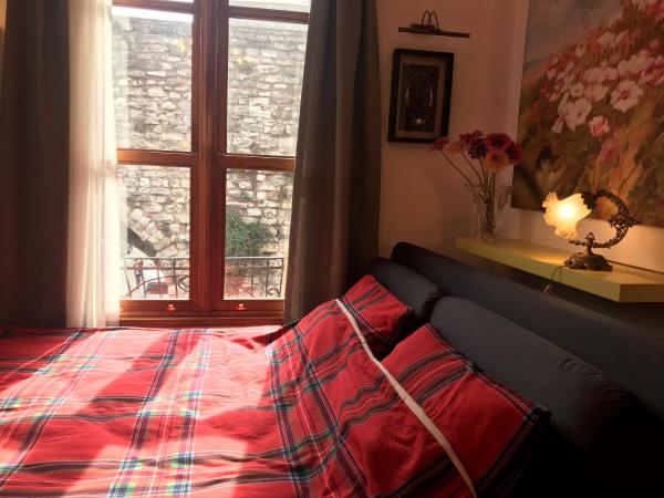 No 1 House By Valence : photo 3 de la chambre chambre lit king-size avec balcon