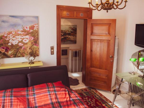 No 1 House By Valence : photo 7 de la chambre chambre lit king-size avec balcon