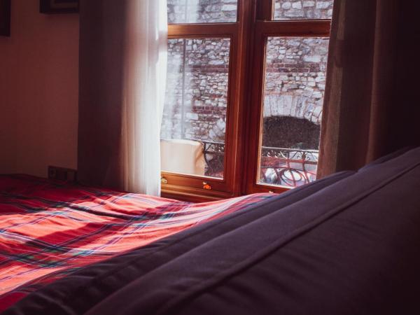 No 1 House By Valence : photo 5 de la chambre chambre lit king-size avec balcon