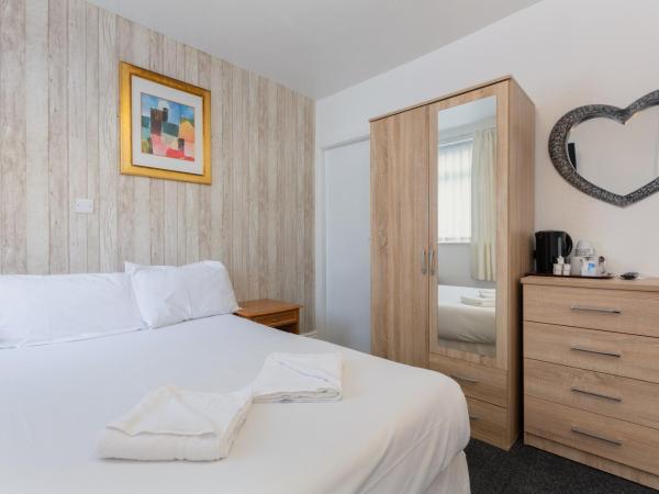 The Sandringham Court Hotel & Apartment with High Speed Wi-Fi : photo 1 de la chambre chambre triple standard