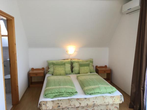 Balaton Vendégház : photo 9 de la chambre chambre triple - vue sur lac