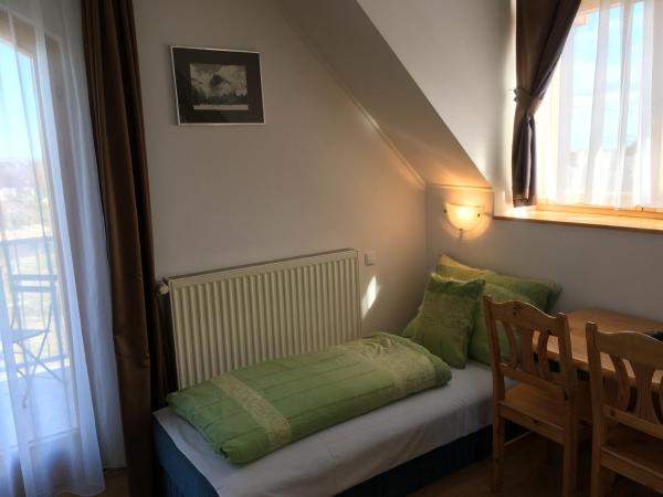 Balaton Vendégház : photo 10 de la chambre chambre triple - vue sur lac