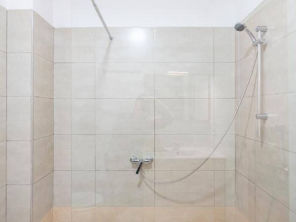 Jardín Botánico Rooms : photo 9 de la chambre chambre triple avec salle de bains privative