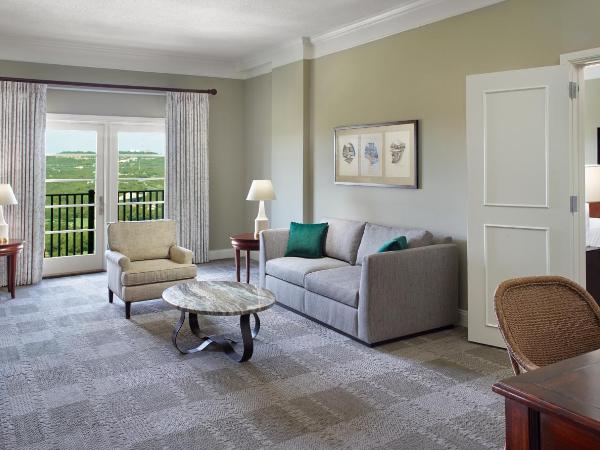 Omni Barton Creek Resort and Spa Austin : photo 1 de la chambre suite lit king-size clubhouse avec balconnet