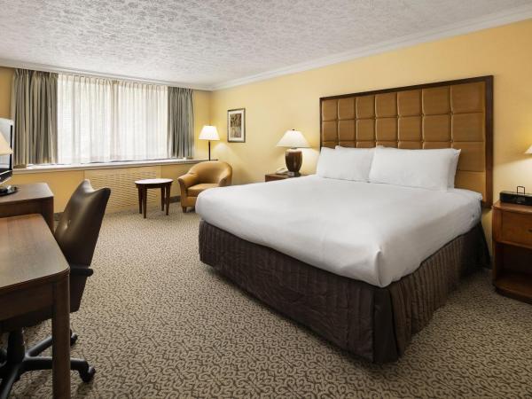 Crowne Plaza Louisville Airport Expo Center, an IHG Hotel : photo 1 de la chambre chambre lit king-size