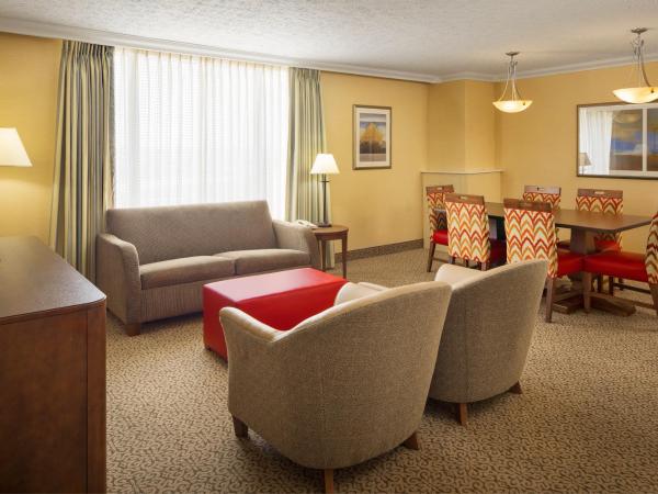 Crowne Plaza Louisville Airport Expo Center, an IHG Hotel : photo 2 de la chambre suite 1 chambre avec 2 lits queen-size