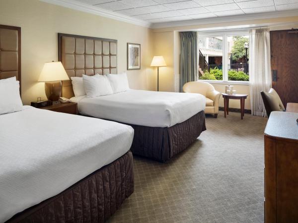 Crowne Plaza Louisville Airport Expo Center, an IHG Hotel : photo 1 de la chambre chambre standard avec 2 lits queen-size et balcon