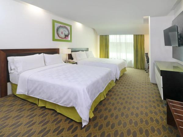 Holiday Inn Queretaro Zona Krystal, an IHG Hotel : photo 4 de la chambre standard double room with two double beds and atrium view