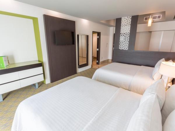 Holiday Inn Queretaro Zona Krystal, an IHG Hotel : photo 5 de la chambre standard double room with two double beds and atrium view