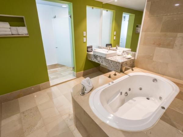 Holiday Inn Queretaro Zona Krystal, an IHG Hotel : photo 3 de la chambre suite lit king-size