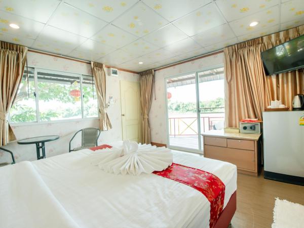 Golden Dragon Kanchanaburi : photo 4 de la chambre chambre double deluxe avec balcon