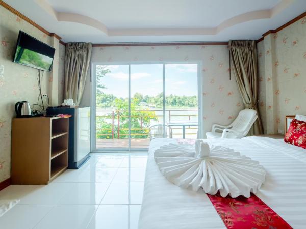 Golden Dragon Kanchanaburi : photo 5 de la chambre chambre lit king-size avec balcon