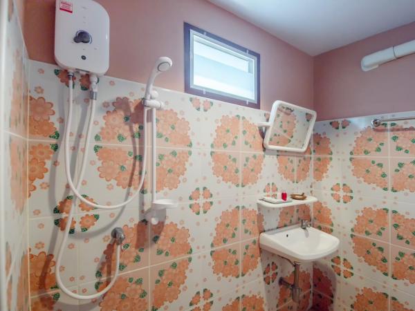 Golden Dragon Kanchanaburi : photo 10 de la chambre chambre lit king-size avec balcon