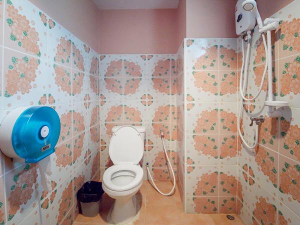 Golden Dragon Kanchanaburi : photo 9 de la chambre chambre lit king-size avec balcon