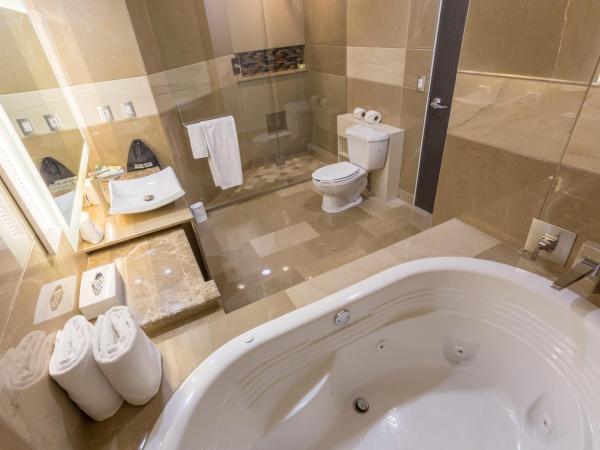 Holiday Inn Queretaro Zona Diamante, an IHG Hotel : photo 3 de la chambre suite lit king-size