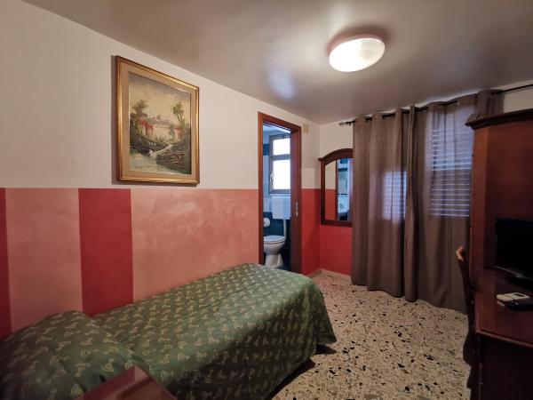 Hotel Cortese : photo 3 de la chambre chambre simple avec salle de bains privative